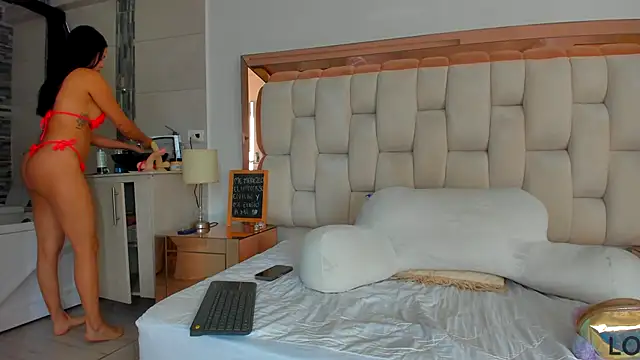 emilyparkerr01 online show from 02.05.25