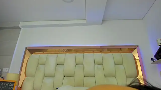 emilyparkerr01 online show from 02.21.25