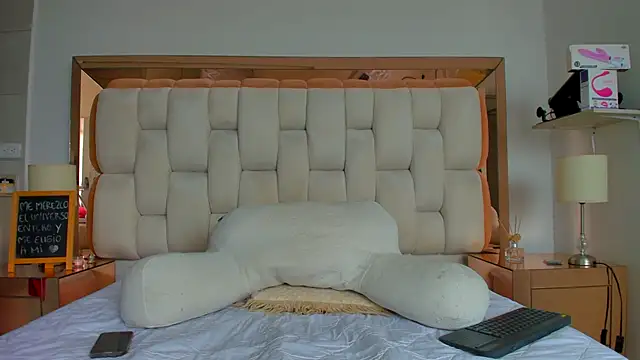 emilyparkerr01 online show from 02.22.25