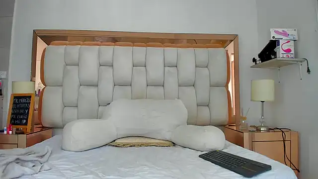 emilyparkerr01 online show from 03.13.25