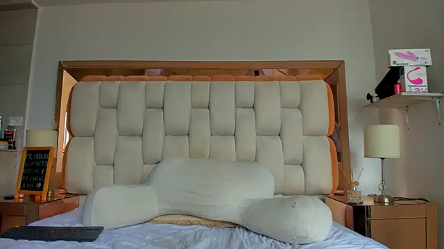 emilyparkerr01 online show from 03.14.25