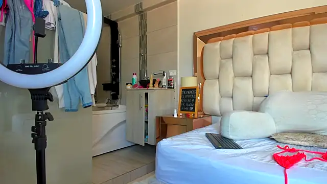 emilyparkerr01 online show from 03.16.25