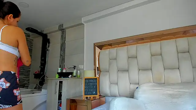 emilyparkerr01 online show from 09.23.25