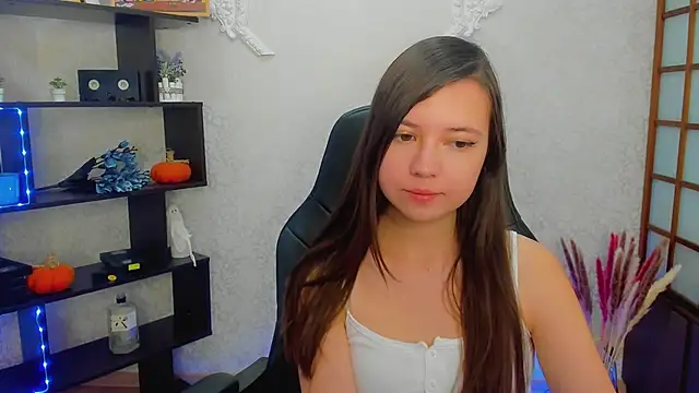 Lina Brownie online show from 12.15.24