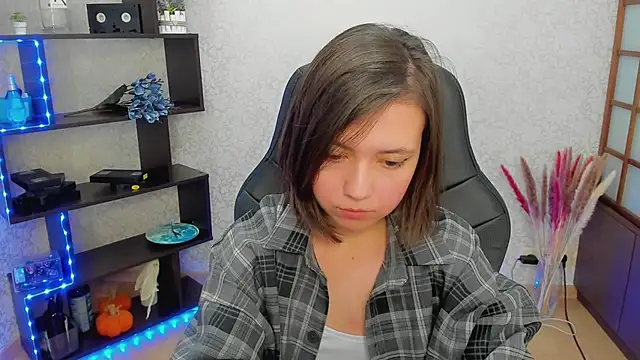 Lina Brownie online show from 01.25.25