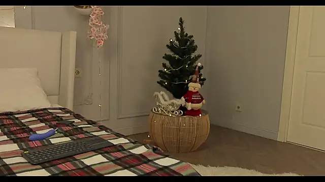 Miley Smile online show from 12.21.24