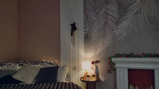 Miley Smile online show from 12.15.25