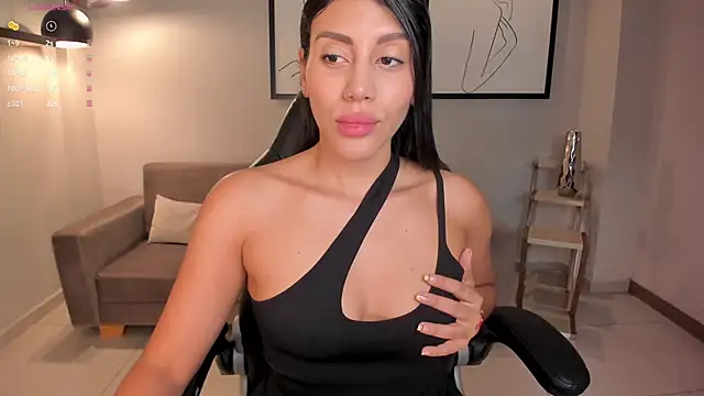 Snapshot of CharlotteCox_ chatting on 01.07.25 CharlotteCox  online show from 01.07.25