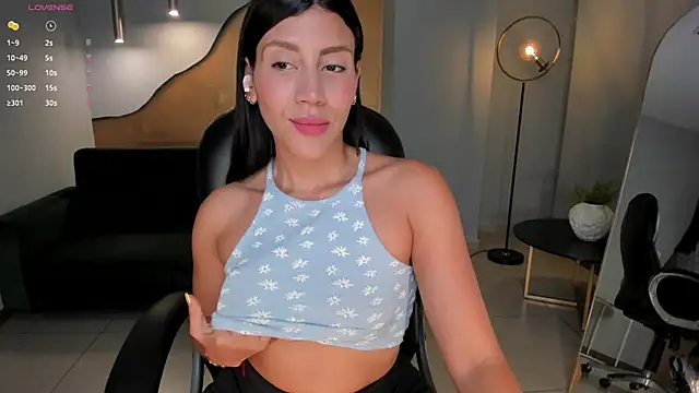 Snapshot of CharlotteCox_ chatting on 01.10.25 CharlotteCox  online show from 01.10.25