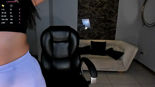 Snapshot of CharlotteCox_ chatting on 01.13.25 CharlotteCox  online show from 01.13.25