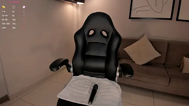 Snapshot of CharlotteCox_ chatting on 01.21.25 CharlotteCox  online show from 01.21.25