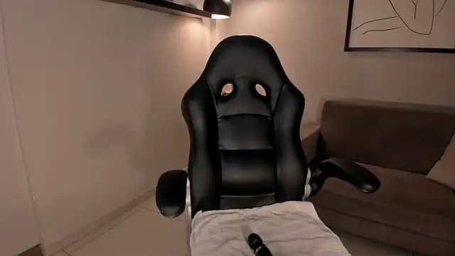 Snapshot of CharlotteCox_ chatting on 01.21.25 CharlotteCox  online show from 01.21.25