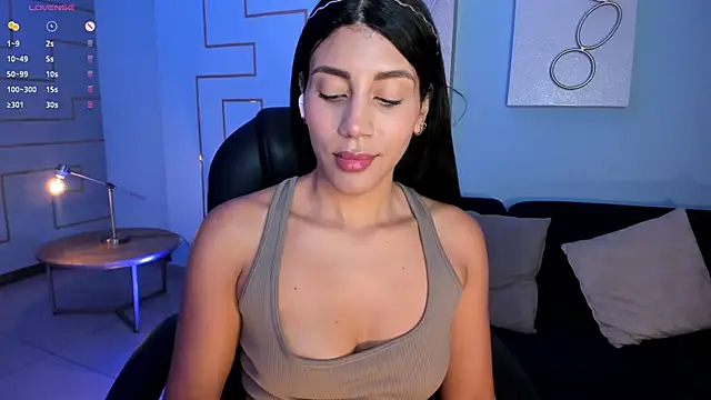 Snapshot of CharlotteCox_ chatting on 02.05.25 CharlotteCox  online show from 02.05.25