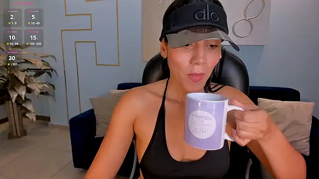 Snapshot of CharlotteCox_ chatting on 02.10.25 CharlotteCox  online show from 02.10.25