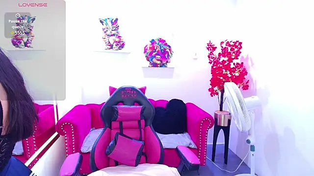 Snapshot of Miss_dolly_ chatting on 04.16.26 Miss dolly online show from 04.16.26