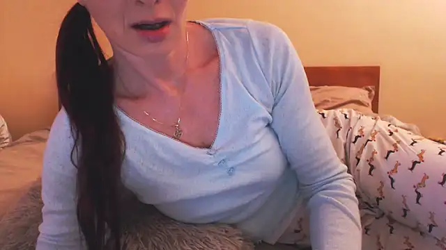 LovelyAndraGirl online show from 02.14.26