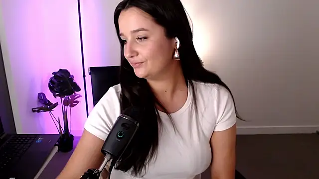 Lenas Room online show from 10.03.25