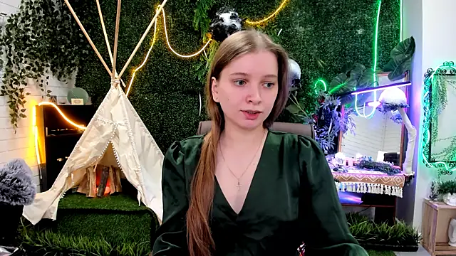 MayaSinabon online show from 10.04.25