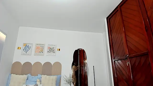 Snapshot of layla_vanegas chatting on 06.12.26 layla vanegas online show from 06.12.26