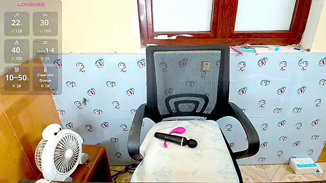 Snapshot of __Saphia__ chatting on 05.14.26 Saphia online show from 05.14.26