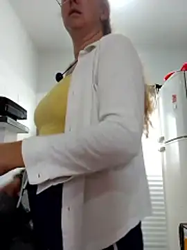 Snapshot of MILEIDE980 chatting on 02.11.26 MILEIDE980 online show from 02.11.26