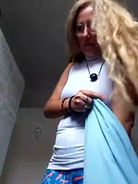 Snapshot of MILEIDE980 chatting on 02.23.26 MILEIDE980 online show from 02.23.26