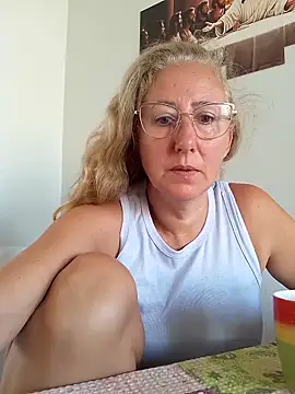 Snapshot of MILEIDE980 chatting on 02.28.26 MILEIDE980 online show from 02.28.26