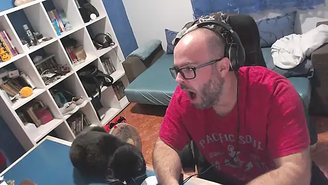 ravingr4d4 online show from 10.23.25