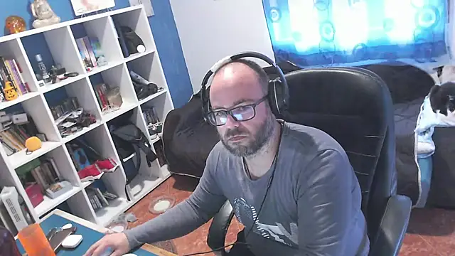 ravingr4d4 online show from 10.31.25