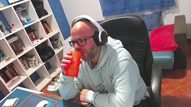 ravingr4d4 online show from 04.13.26