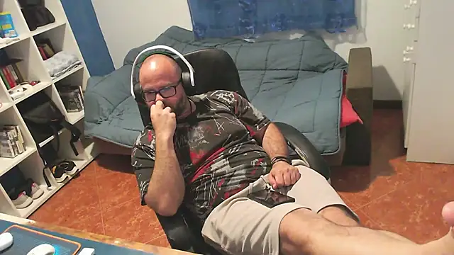Snapshot of ravingr4d4 chatting on 04.20.26 ravingr4d4 online show from 04.20.26