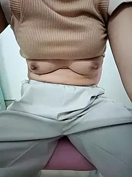 Snapshot of SweetGirl2k2 chatting on 10.29.25 SweetGirl2k2 online show from 10.29.25