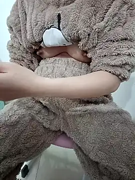 Snapshot of SweetGirl2k2 chatting on 12.02.25 SweetGirl2k2 online show from 12.02.25