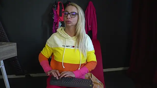 CelineConner online show from 09.16.25