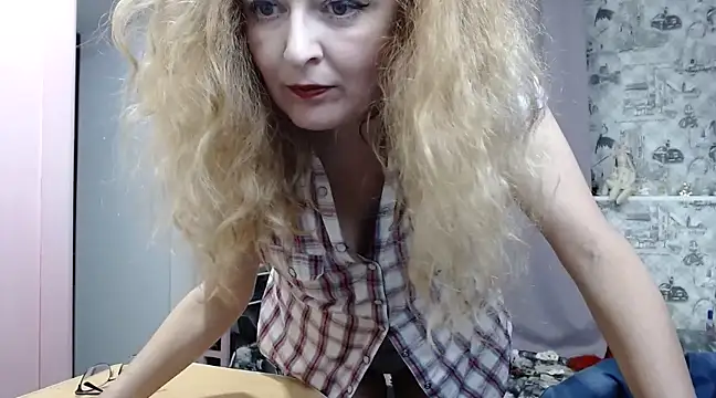 Snapshot of Helen1974 chatting on 01.28.25 Helen1974 online show from 01.28.25