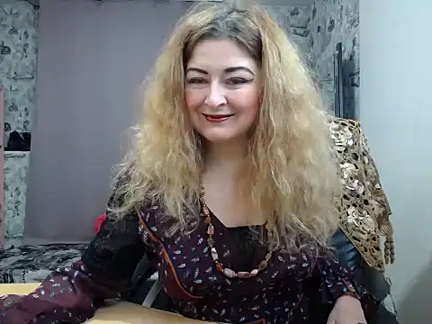 Snapshot of Helen1974 chatting on 03.11.25 Helen1974 online show from 03.11.25
