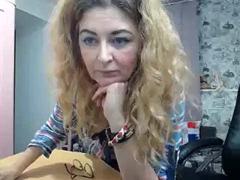 Snapshot of Helen1974 chatting on 03.16.25 Helen1974 online show from 03.16.25