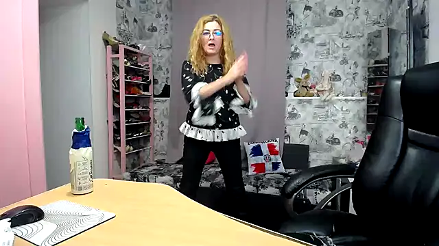 Helen1974 online show from 12.21.25