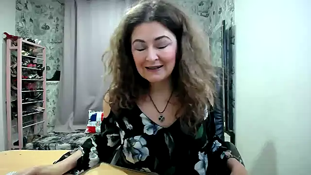 Snapshot of Helen1974 chatting on 05.07.26 Helen1974 online show from 05.07.26