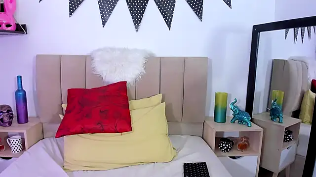 Zoe Gruber online show from 12.22.24