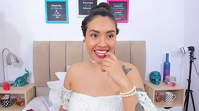 Zoe Gruber online show from 03.10.25