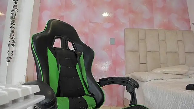 emily lean  online show from 02.03.26