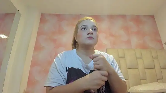 Snapshot of emily_lean_ chatting on 06.24.26 emily lean online show from 06.24.26