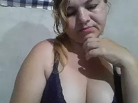 Snapshot of laiscibelle chatting on 09.10.25 laiscibelle online show from 09.10.25