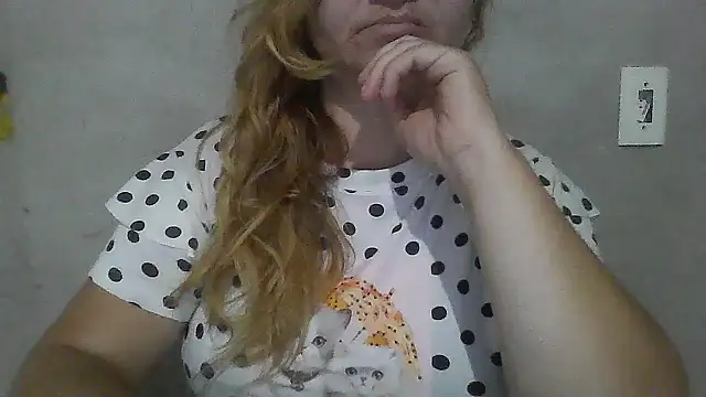 Snapshot of laiscibelle chatting on 10.25.25 laiscibelle online show from 10.25.25