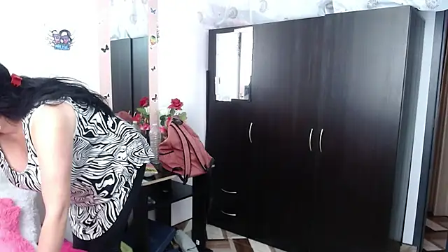 CristialJones  online show from 09.29.25