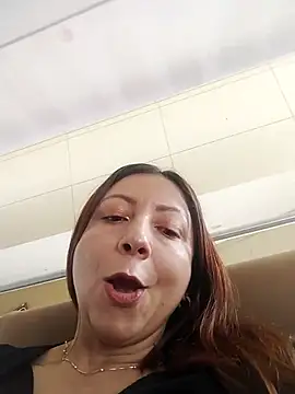 Snapshot of malusexy33 chatting on 10.04.25 malusexy33 online show from 10.04.25