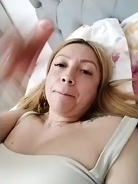 Snapshot of malusexy33 chatting on 03.22.26 malusexy33 online show from 03.22.26