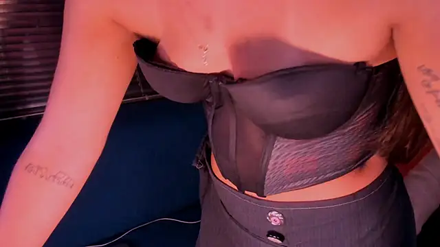 Sussy Bell01 online show from 03.05.25