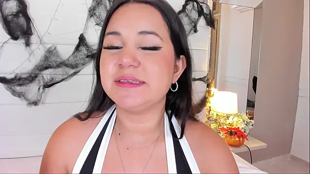 Lilly 2809  online show from 10.21.25